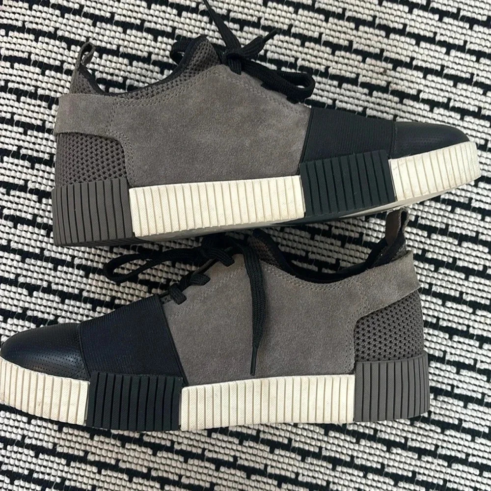 Marc Fisher Womens Color Block Sneakers Leather & Suede  Black Grey White 8.5
